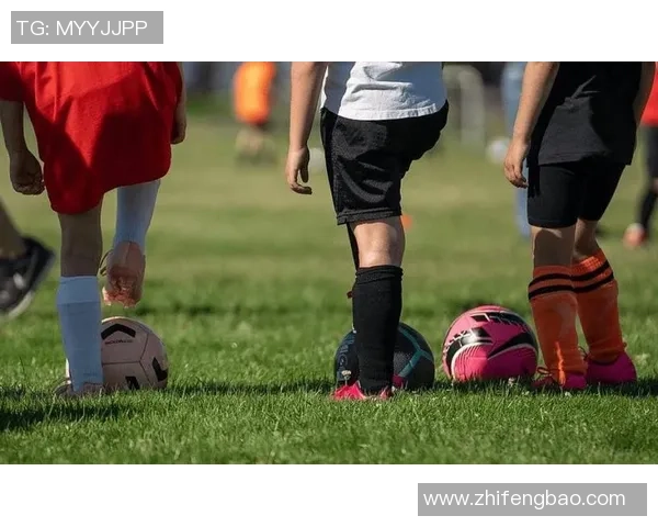 武汉足球队的耐力探秘：从训练到比赛的坚韧之路